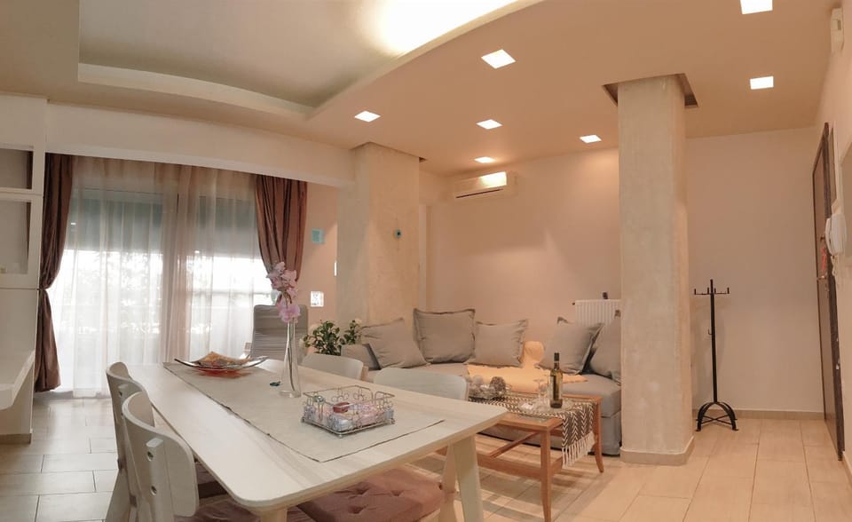 Seating area, Dining area