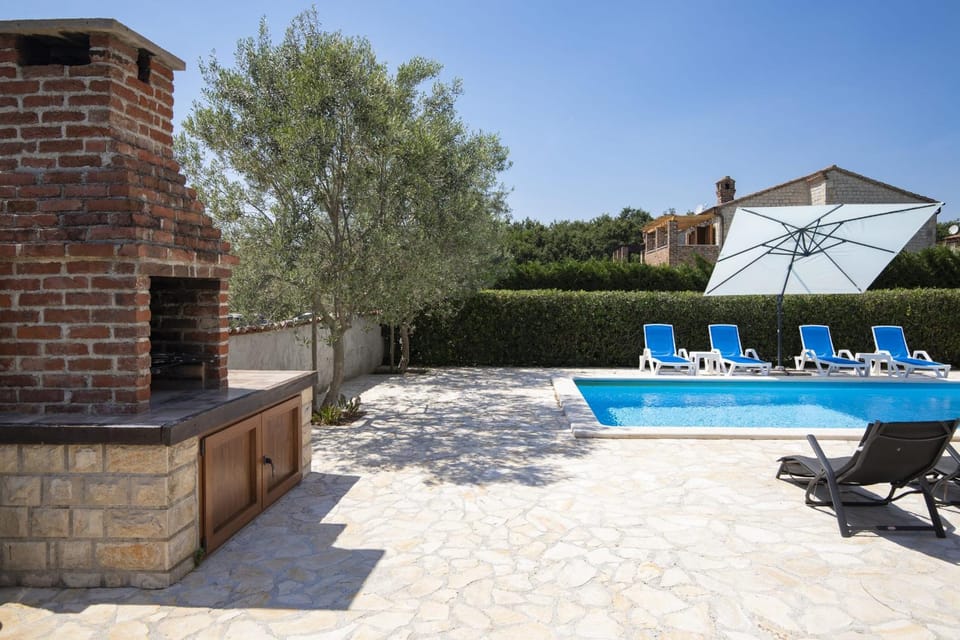 Patio, Day, Pool view, Swimming pool, sunbed