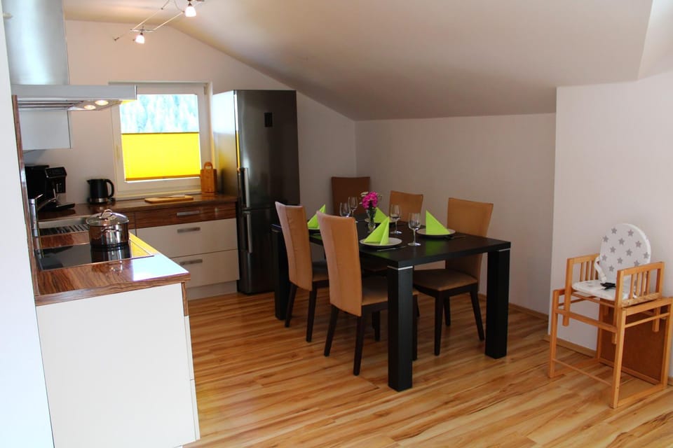 Kitchen or kitchenette, Dining area, kitchen