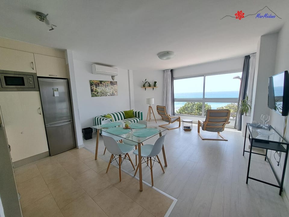 Living room, Dining area, Sea view