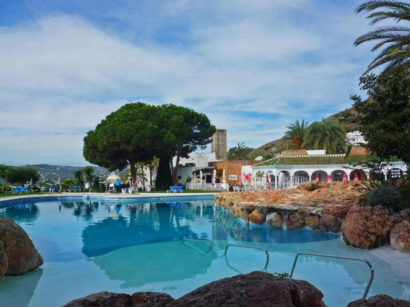Swimming pool