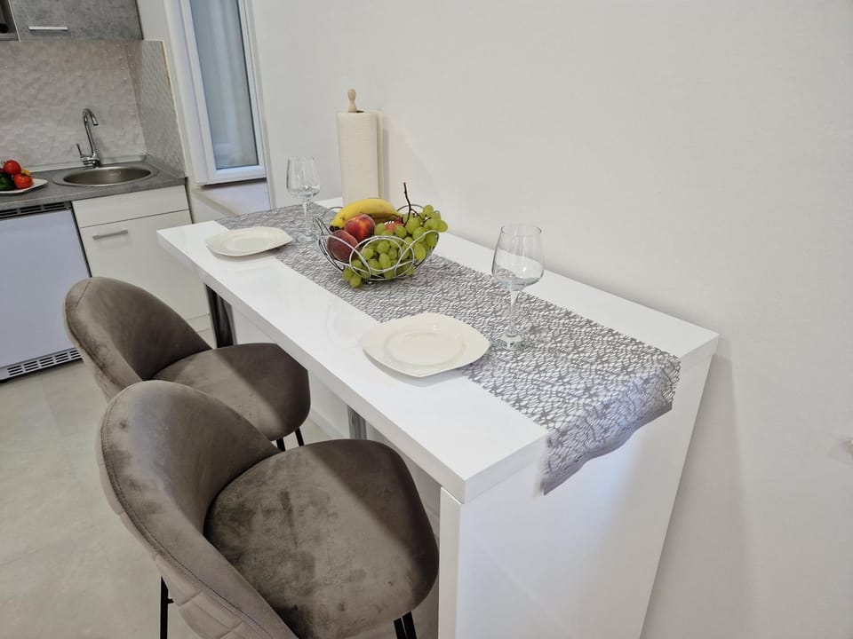 Seating area, kitchen