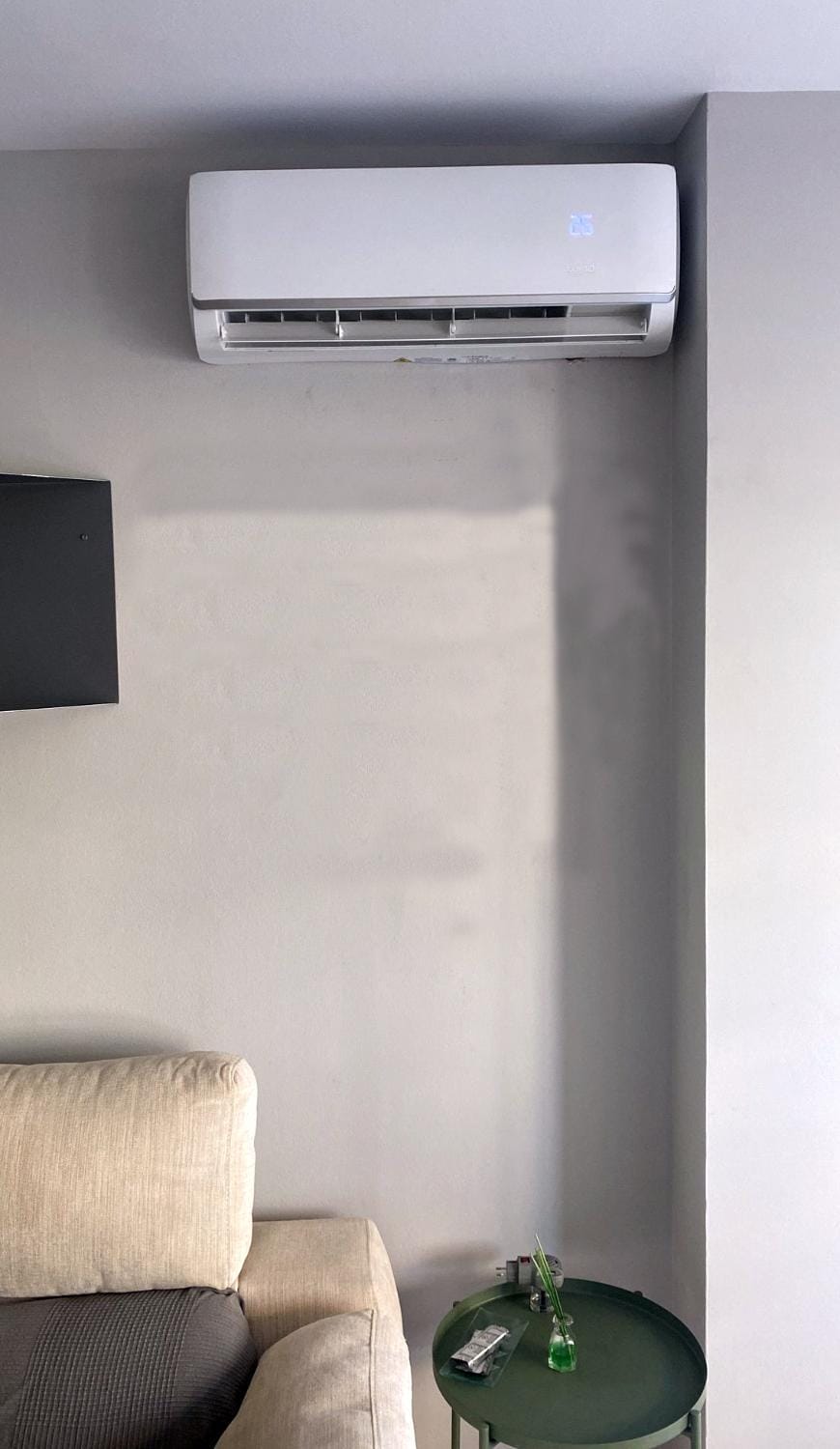Living room, Seating area, air conditioner
