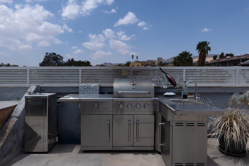 BBQ facilities, Kitchen or kitchenette
