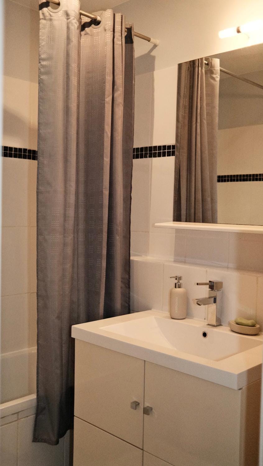 2 pièces avec terrasse en résidence privée Apartment in Nice