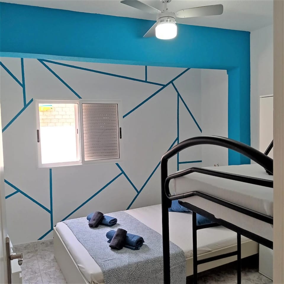 Bedroom, bunk bed