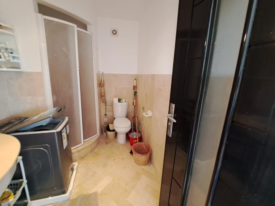 Bathroom, washing machine