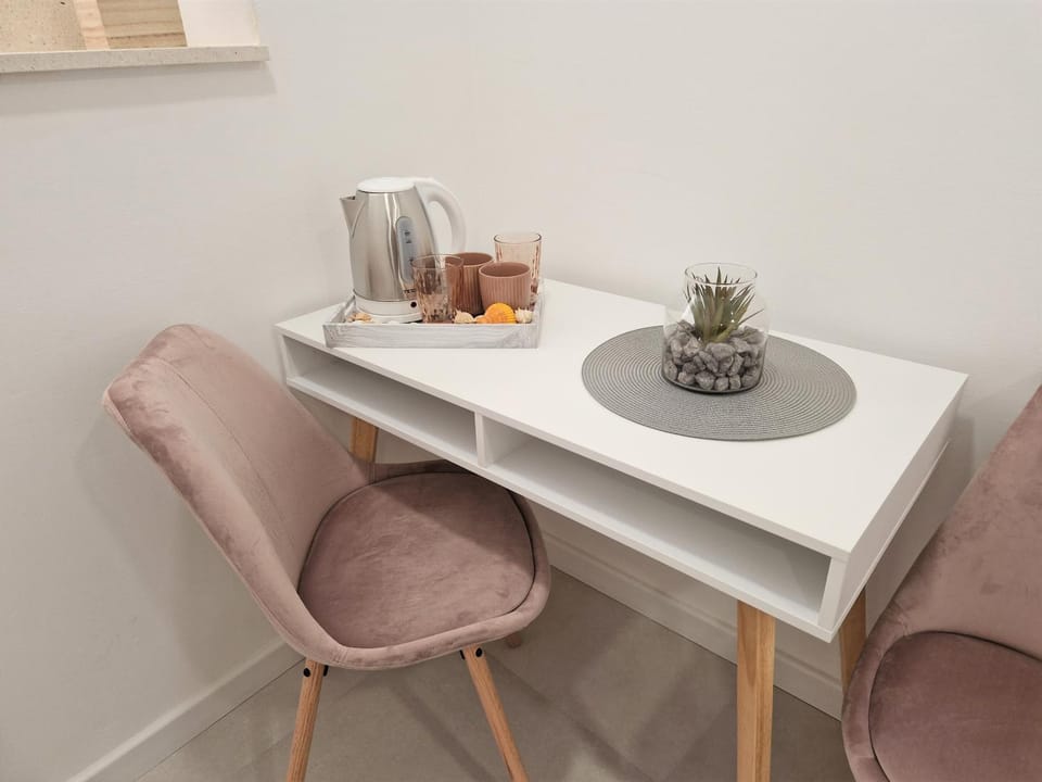 Coffee/tea facilities, Seating area
