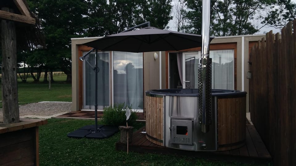 Soirée romantique avec Bain Nordique sur Domaine Equestre, Studio Tout Confort House in Jura