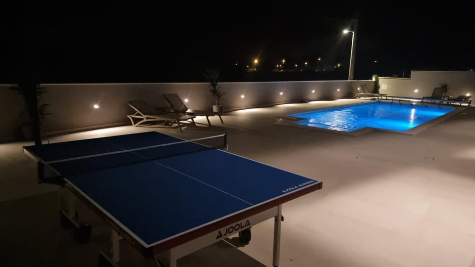 Table tennis