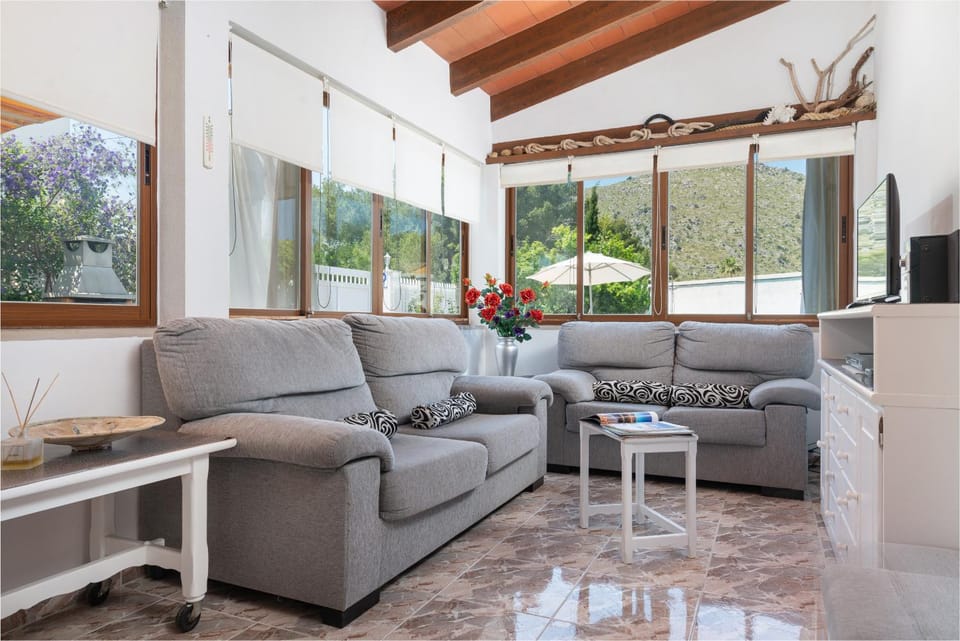 Communal lounge/ TV room, Living room, Seating area