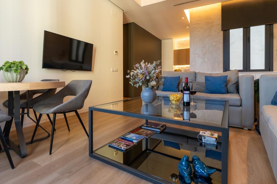 TV and multimedia, Living room, Dining area, Drinks
