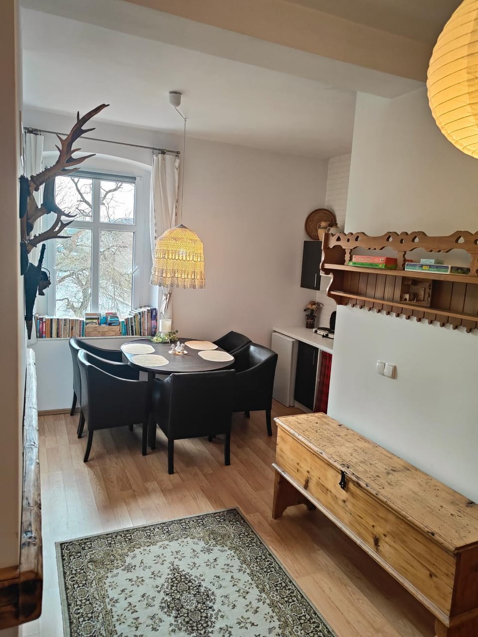 Seating area, Dining area