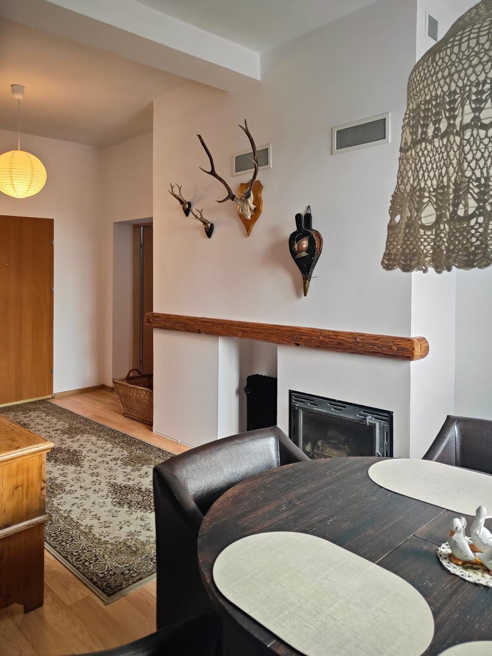Seating area, Dining area