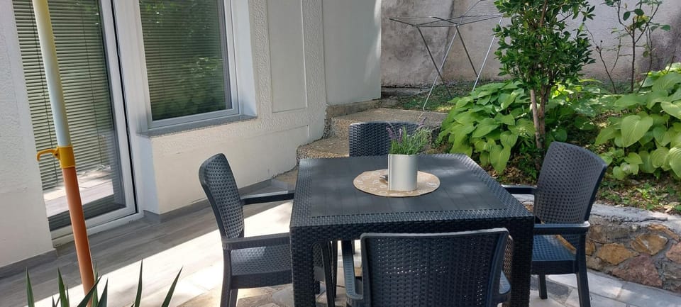 Patio, Day, Garden, Seating area, Garden view