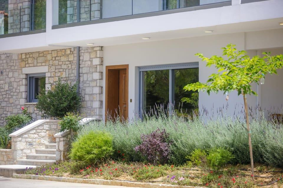 Patio, Facade/entrance, Garden