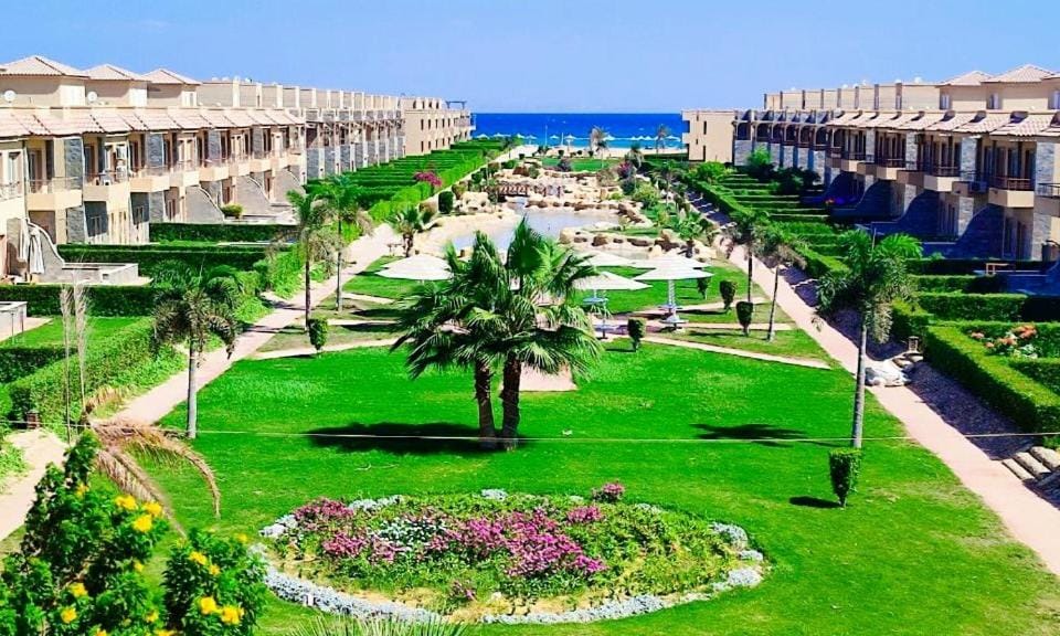 Property building, Nearby landmark, Neighbourhood, Garden, Garden view, Sea view