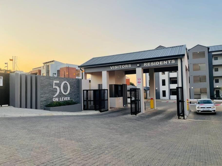 Mikeys Place on Lever with Fibre Uncapped WiFi Apartment in Gauteng