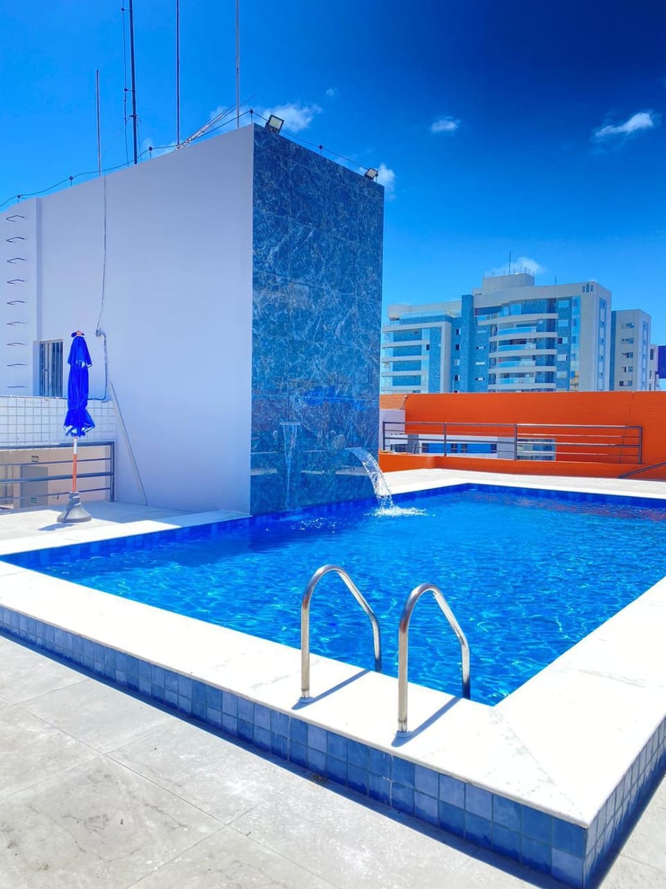 Property building, Day, Pool view, Swimming pool, sunbed