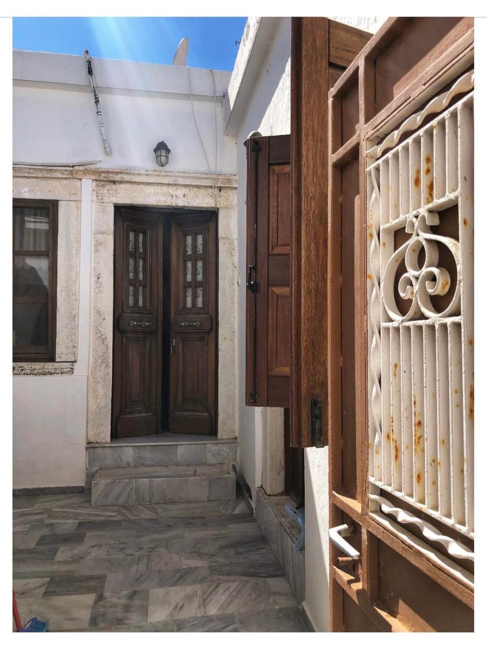 Facade/entrance