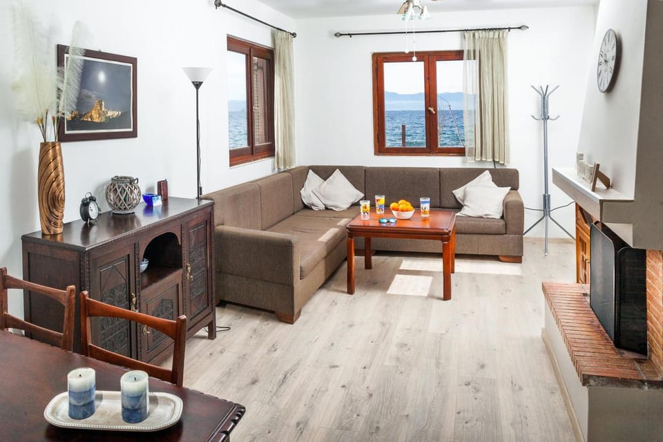 Living room, Photo of the whole room, Seating area, Dining area, Sea view, fireplace