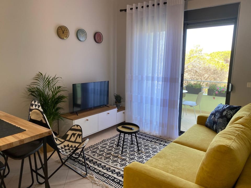 Communal lounge/ TV room, TV and multimedia, Living room, Seating area