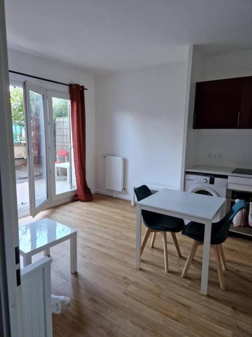 Appartement 20mn Paris Saint Lazare (4 personnes) Apartment in Île-de-France