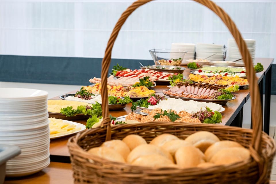 Dining area, Breakfast