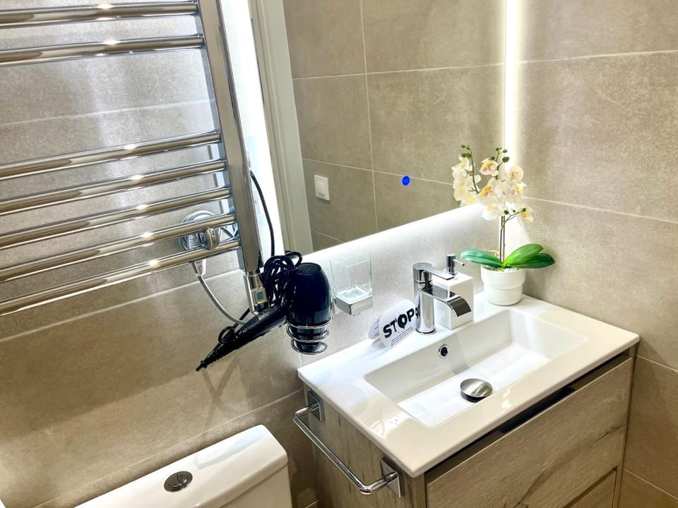 Front Arc Bed and Breakfast in Barcelona