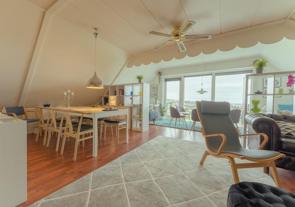 Living room, Dining area