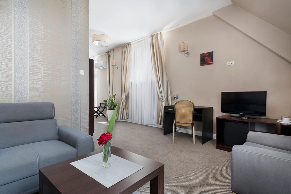 Coffee/tea facilities, View (from property/room), Photo of the whole room, Pets, Breakfast, Location, children, Family, Parking, towels