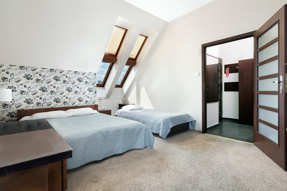 Coffee/tea facilities, View (from property/room), Photo of the whole room, Breakfast, children, Family, Parking, internet, towels
