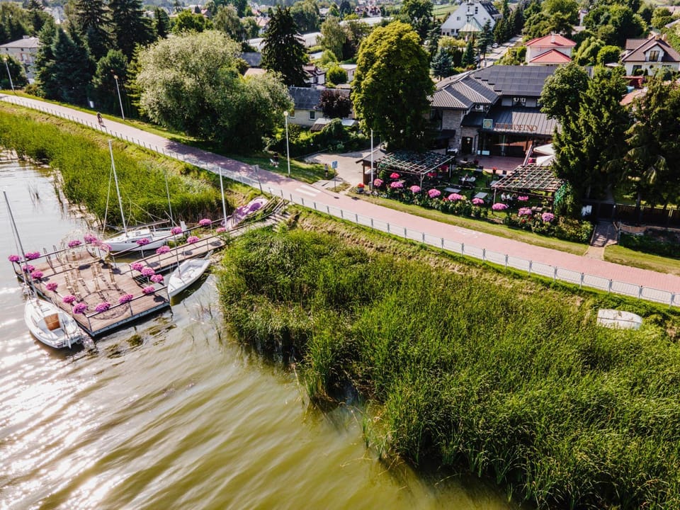 Off site, Day, Natural landscape, Bird's eye view, Garden, Lake view, Area and facilities, Location