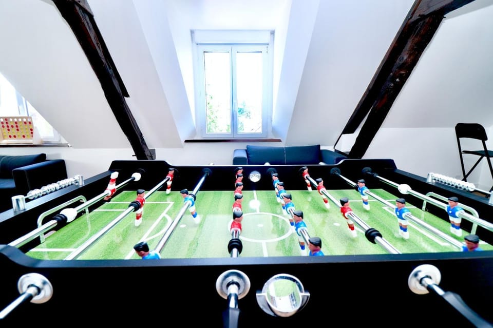 Billiard, Game Room