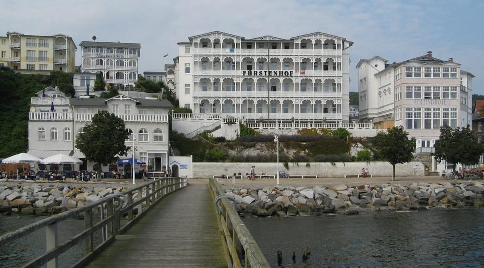 Facade/entrance, Bird's eye view
