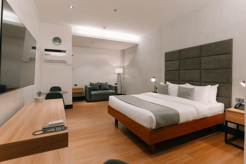Bed, Living room, Photo of the whole room, Bedroom