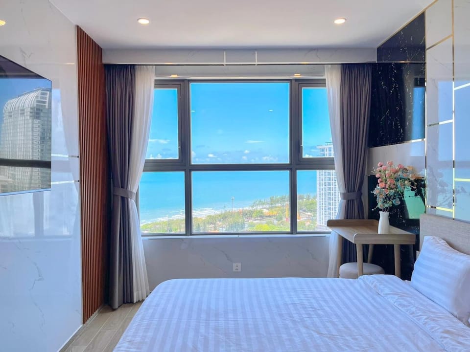Bed, Natural landscape, Photo of the whole room, Bedroom, Sea view
