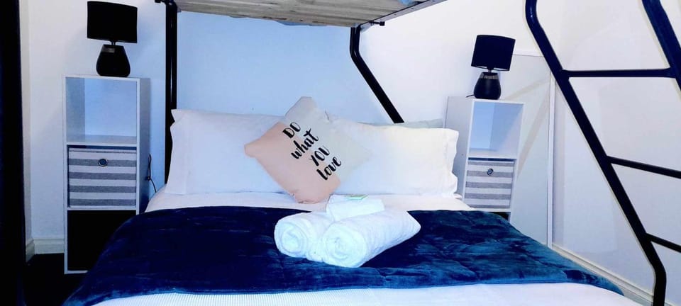 Ground Floor Centrally Located Apt 22 - Smugglers Inn Apartment in Victor Harbor