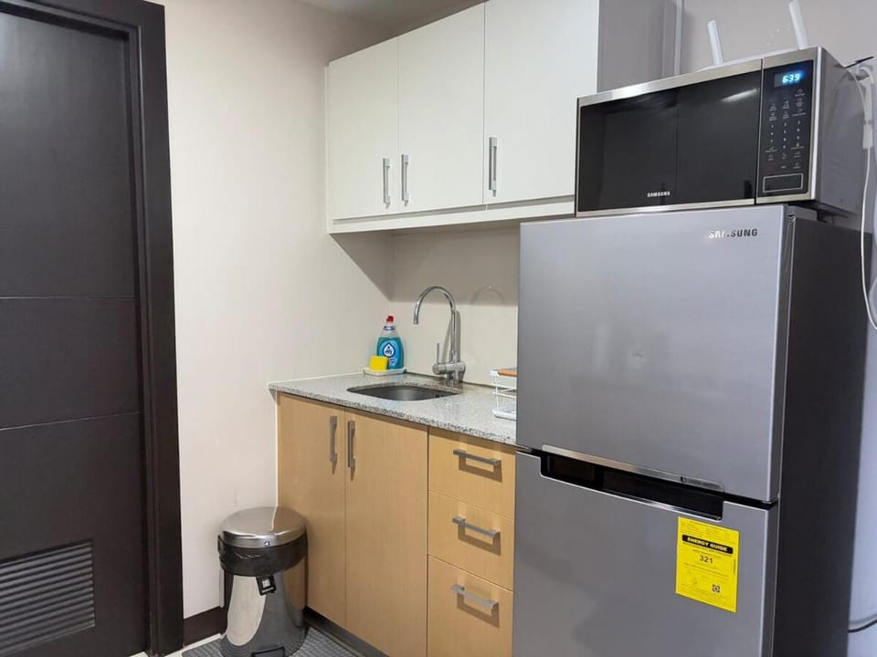 Bright 2-bedroom condo with pool in BGC Uptown Apartment in Makati