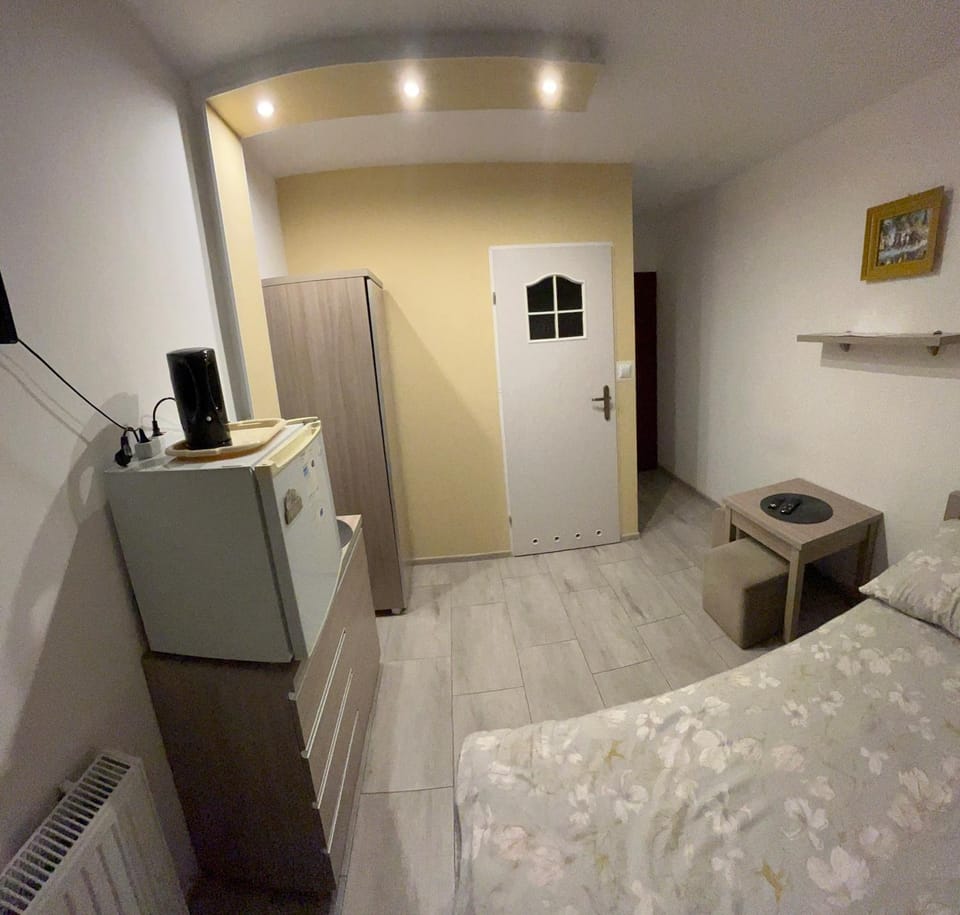 Bed, Photo of the whole room, wardrobe