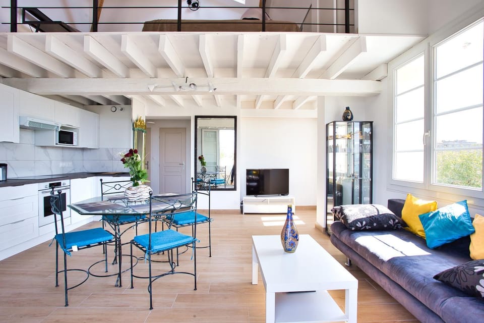 Living room, Dining area