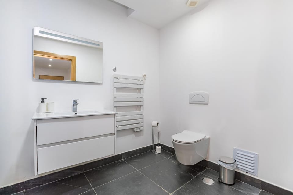 Toilet, Bathroom, towels