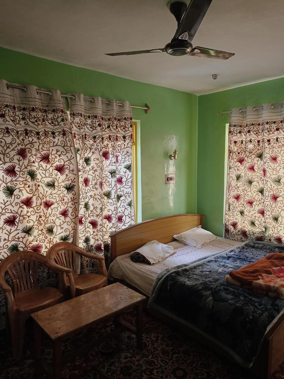 Queen Palace guest house Bed and Breakfast in India