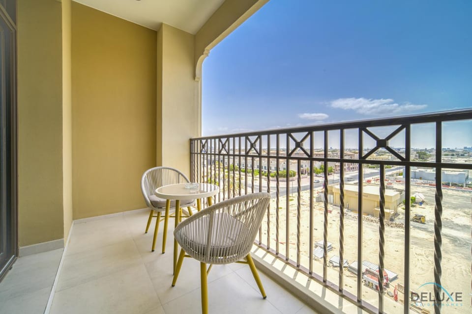 Balcony/Terrace, Street view
