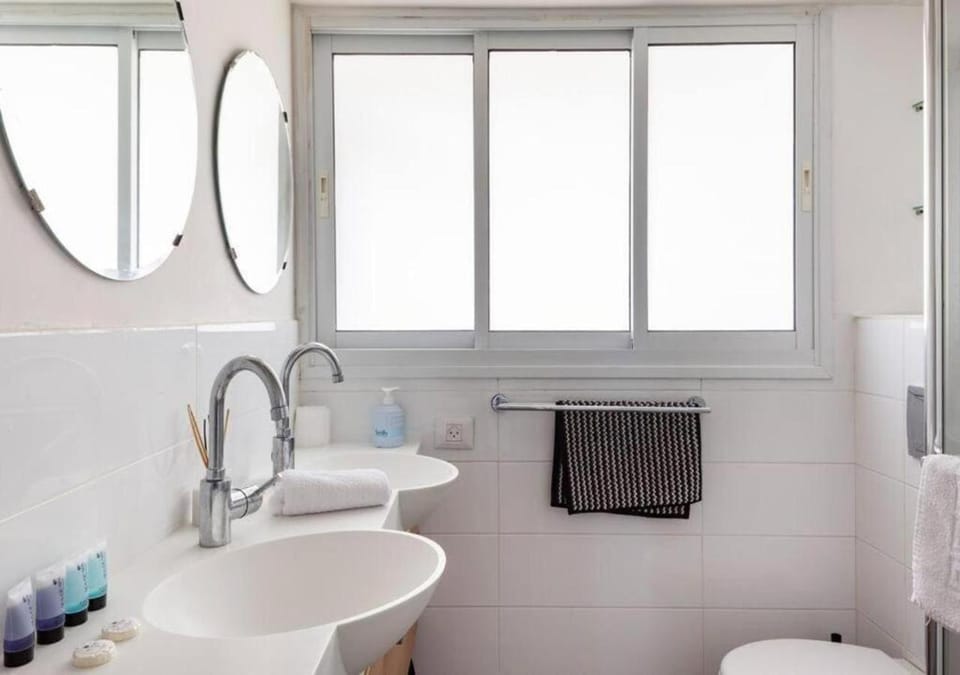 Toilet, Bathroom, towels
