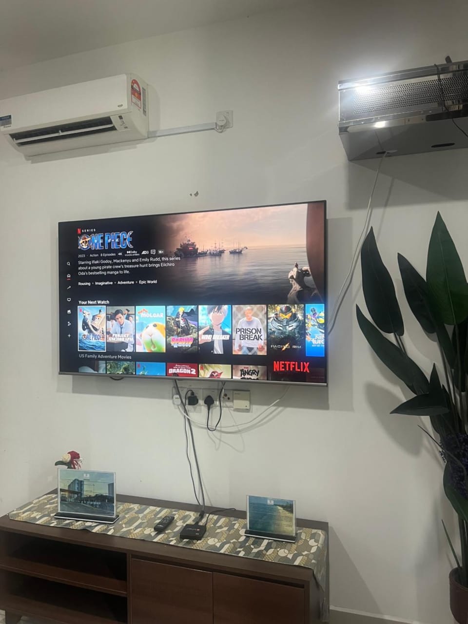 Pangsapuri Desaru Utama with Netflix, Astro Full Package and Disney Hotstar Apartment in Johor