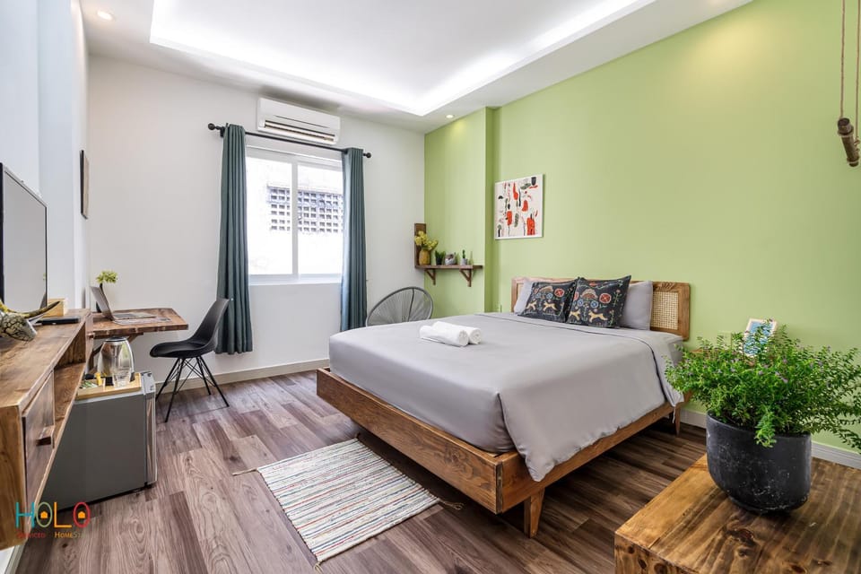 Bed, TV and multimedia, Living room, Photo of the whole room, Seating area, Bedroom