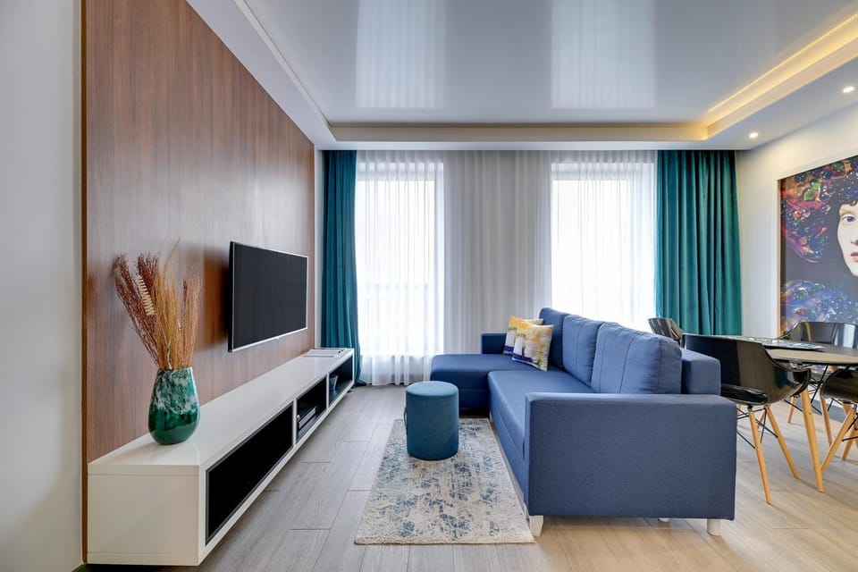 Communal lounge/ TV room, TV and multimedia, Living room, Seating area, Evening entertainment