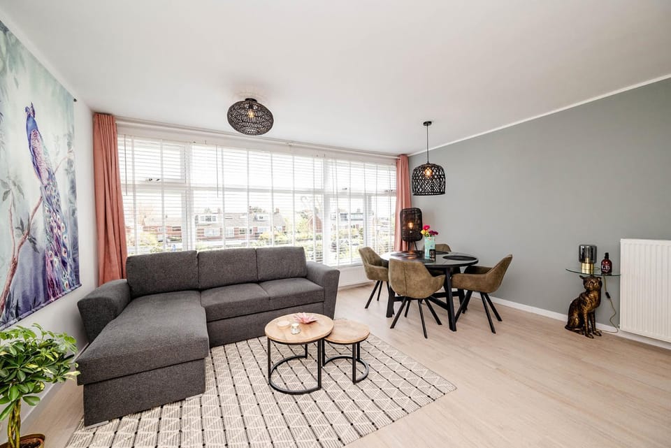 Living room, Seating area, Dining area