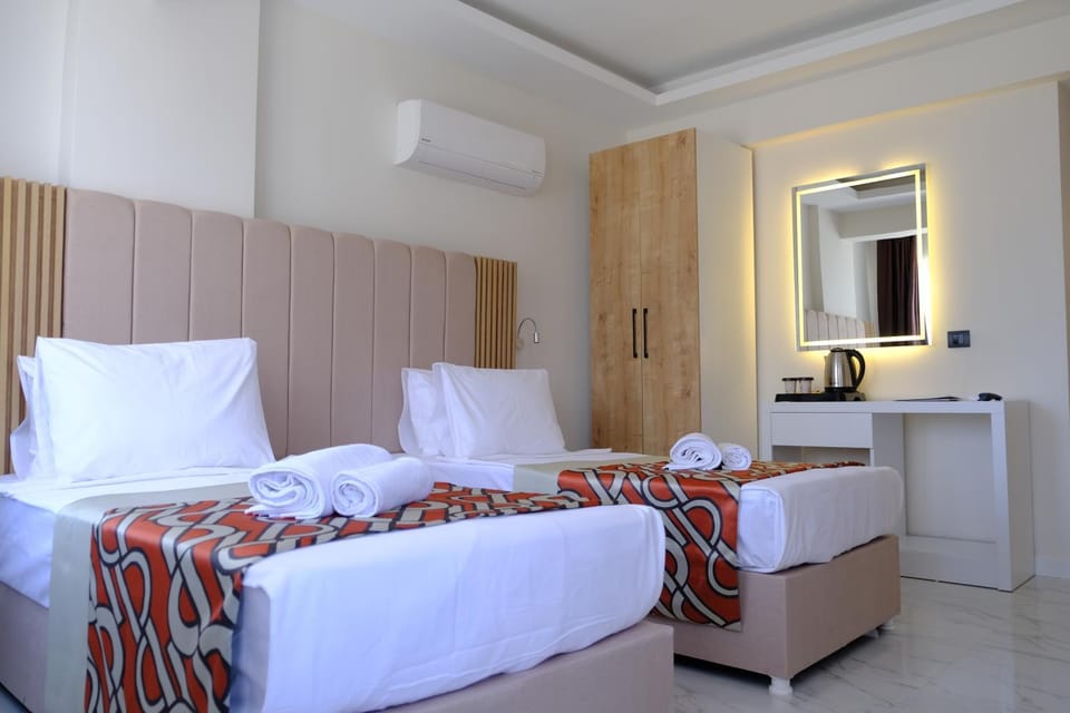 Photo of the whole room, Bedroom, wardrobe, air conditioner